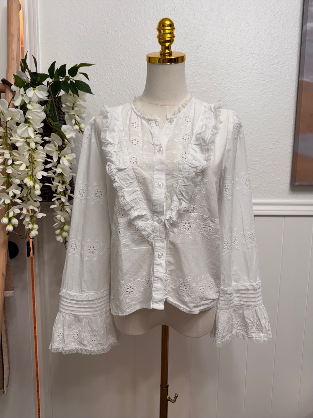 Francesca's Collections White Eyelet Ruffle Button-Up Blouse